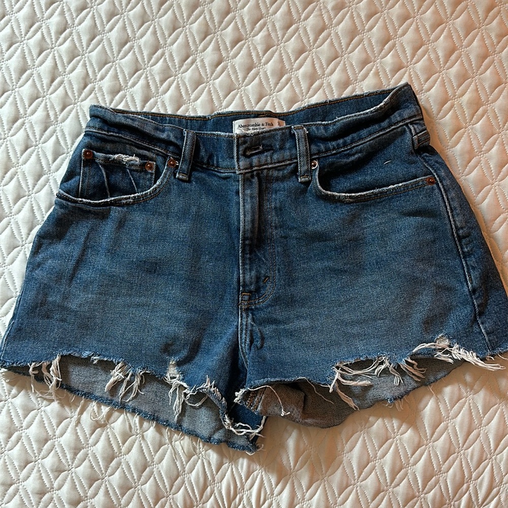 Abercombie & fitch the mom short mid rise size 26 / 2